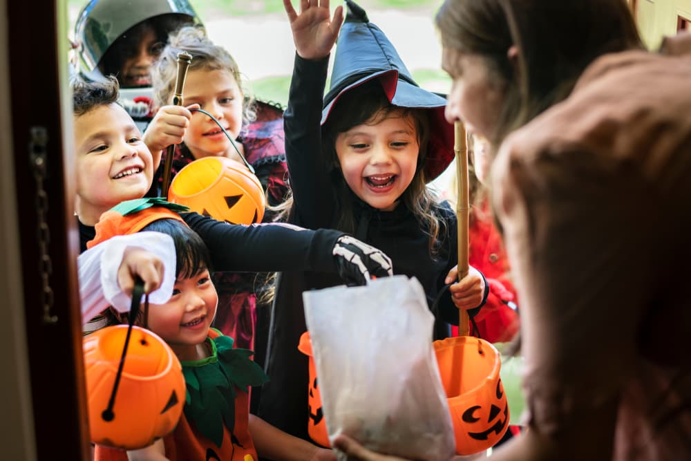 Kids halloween trick or treat at door