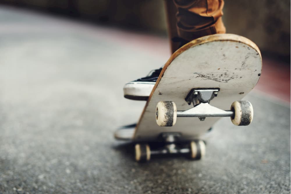 Skateboard wheels up on the pavement