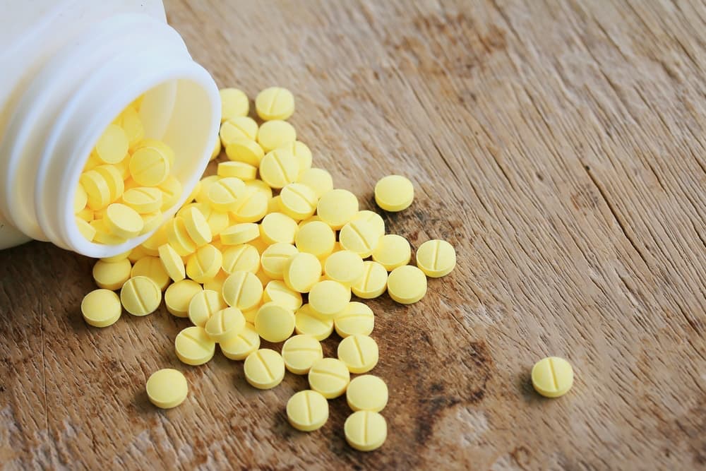 Chlorpheniramine tablets on table