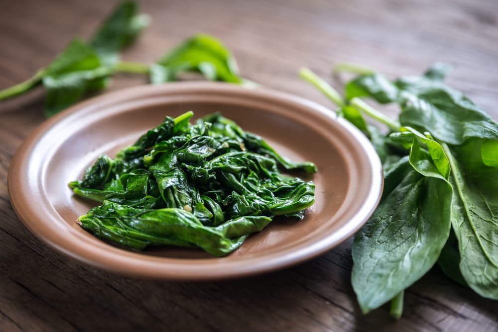 Cooked spinach in the bowl