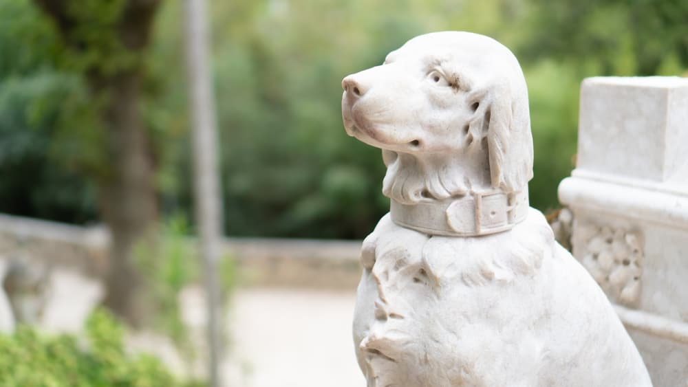 dog statue