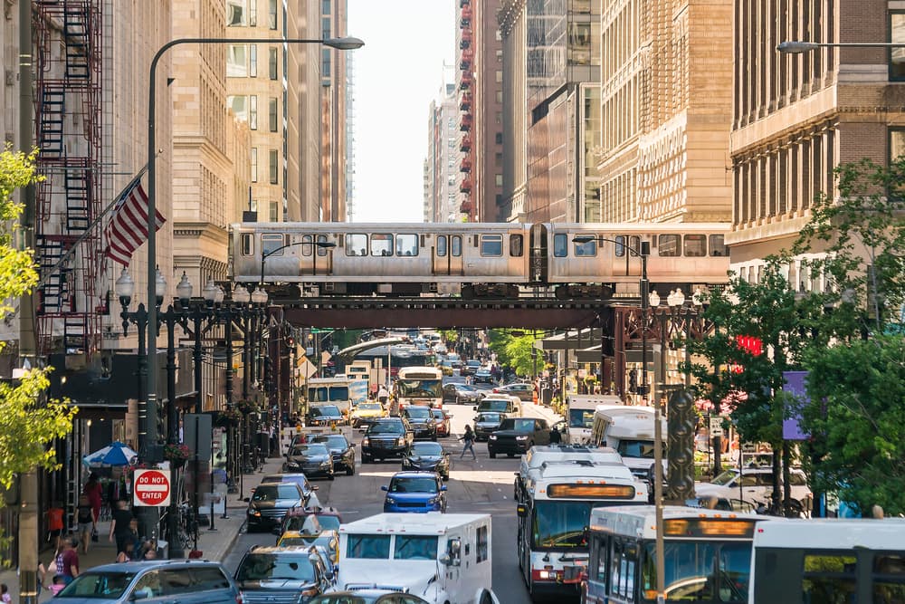 Train line running in downtown Chicago