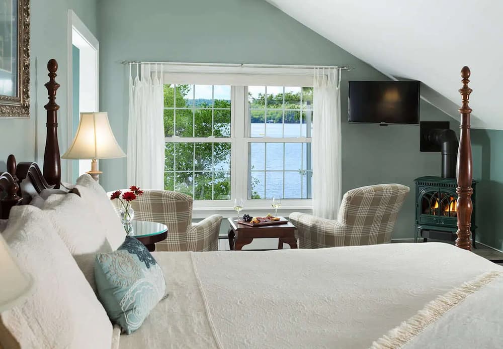 Wolf Cove Inn